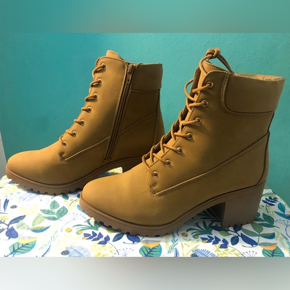 NWT Tan boots purchased from Windsor- size 10 - Picture 1 of 9